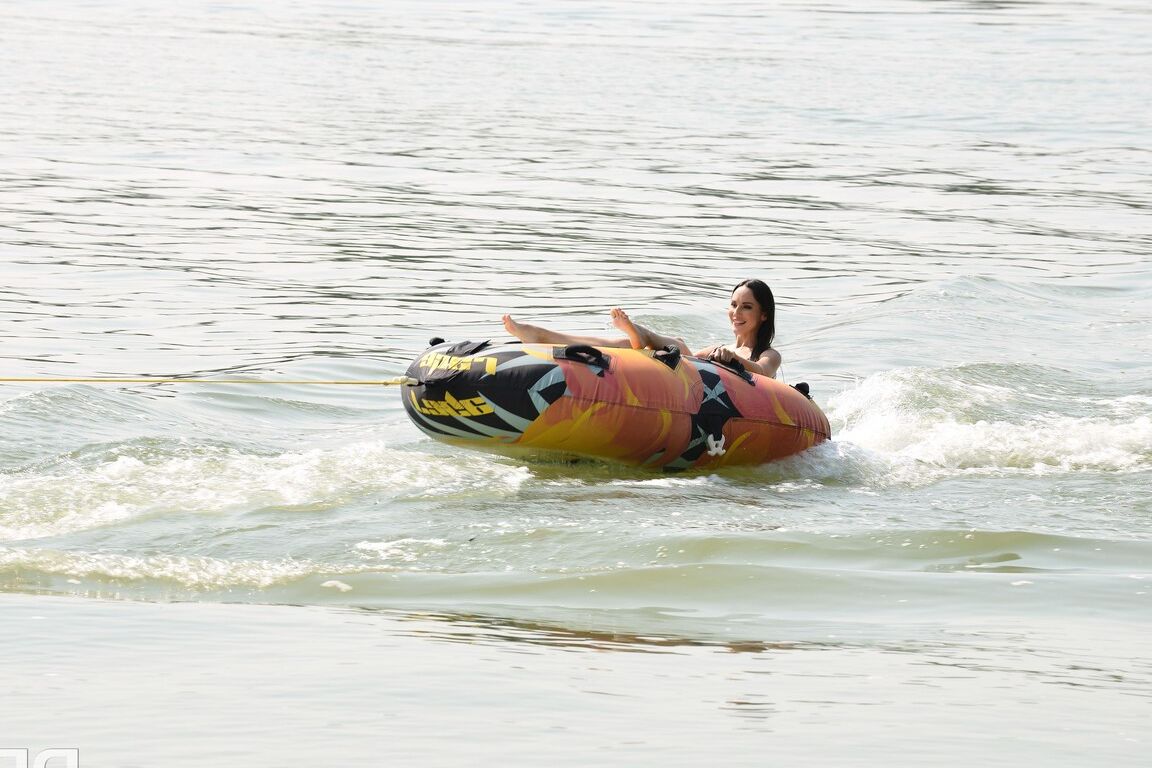 21P Sizzling girlfriend Lilu Moon gets her muff banged on a boat by her boyfriend