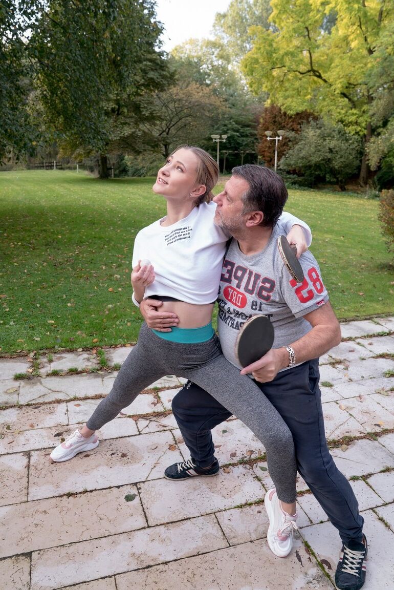 20P L'adolescente russe Ivi Rein se fait détruire la chatte innocente par son sugar daddy