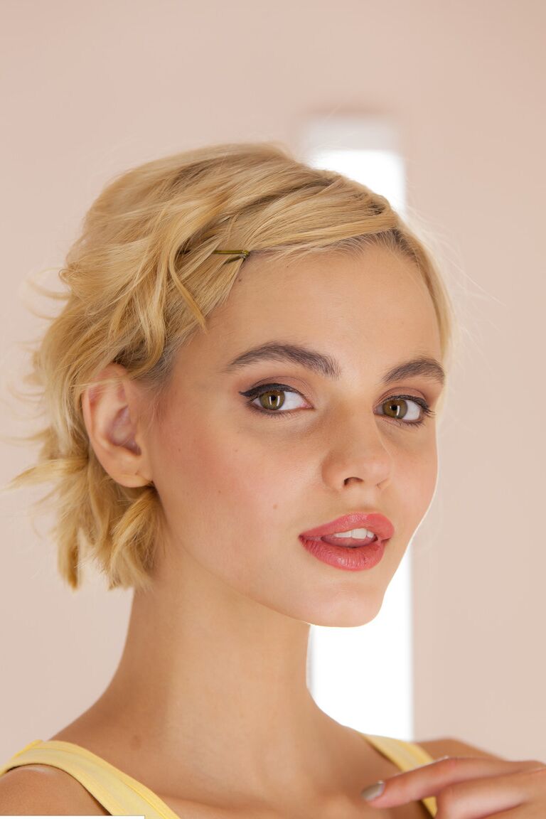 17P Blonde girl with short hair sticks a toy in hr twat after wetting it first