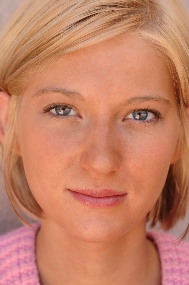 21P Die bezaubernde Teenagerin Rachael zeigt in der Öffentlichkeit ihre Titten, ihren Hintern und ihre Muschi