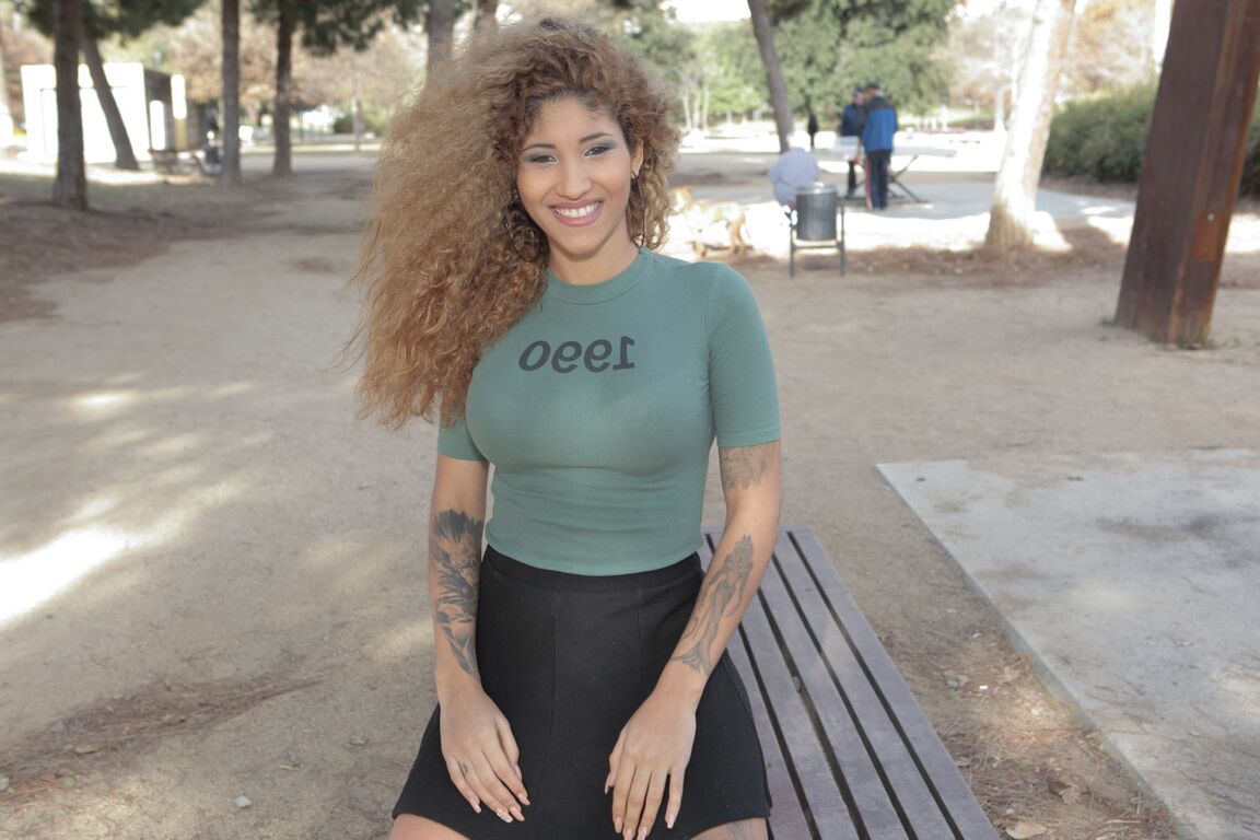20P Big haired, big titted bimbo Venus Afrodita spreads to get her big cock fix