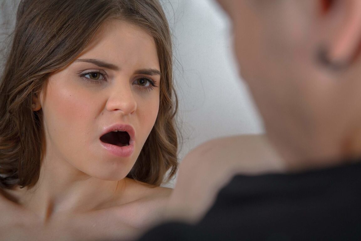 21P Coed Lera C tem sua doce buceta adolescente lambida