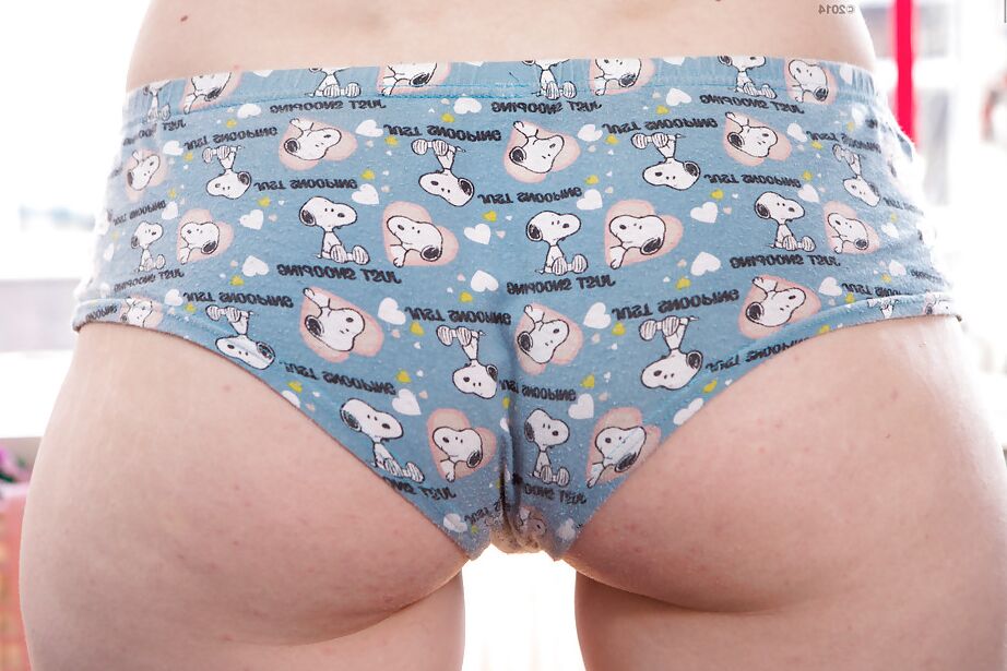 16P First timer Yara poses in cute socks with nice close ups of puffy labia