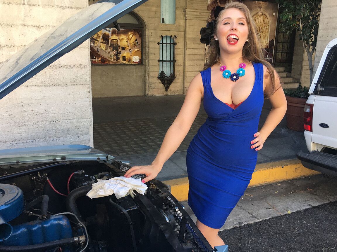13P La petite américaine Lena Paul se fait percuter par son chauffeur bien membré