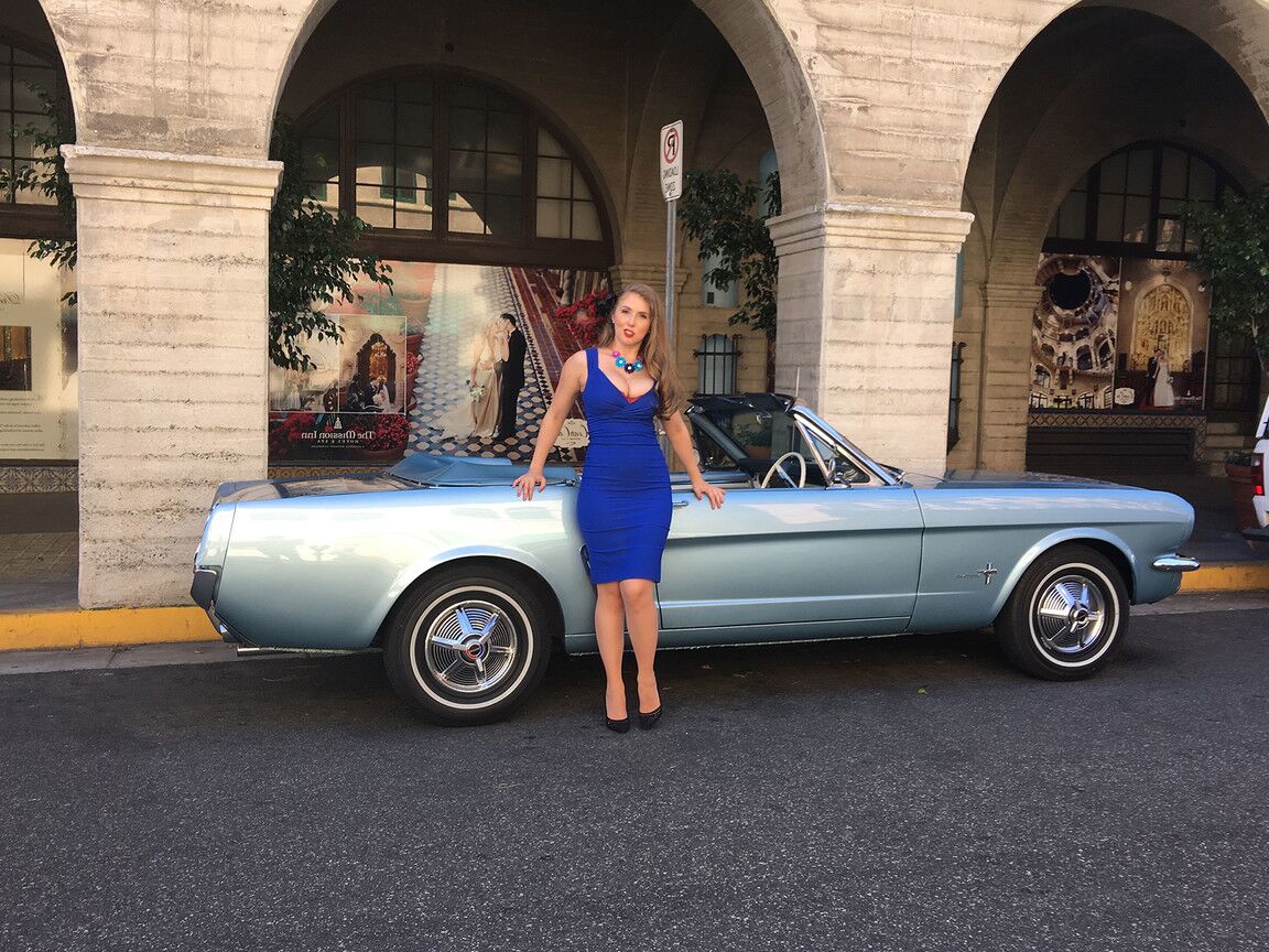 13P La petite américaine Lena Paul se fait percuter par son chauffeur bien membré