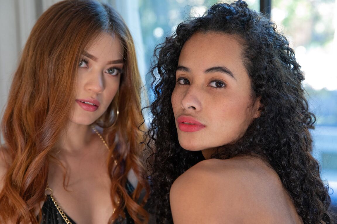 21P Watch 4 Belleza Khloe Parker, Mia Nix