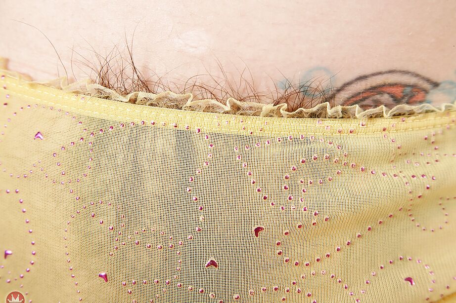 16P Hairy mature model Tink flashing hairy bush and unshaved legs