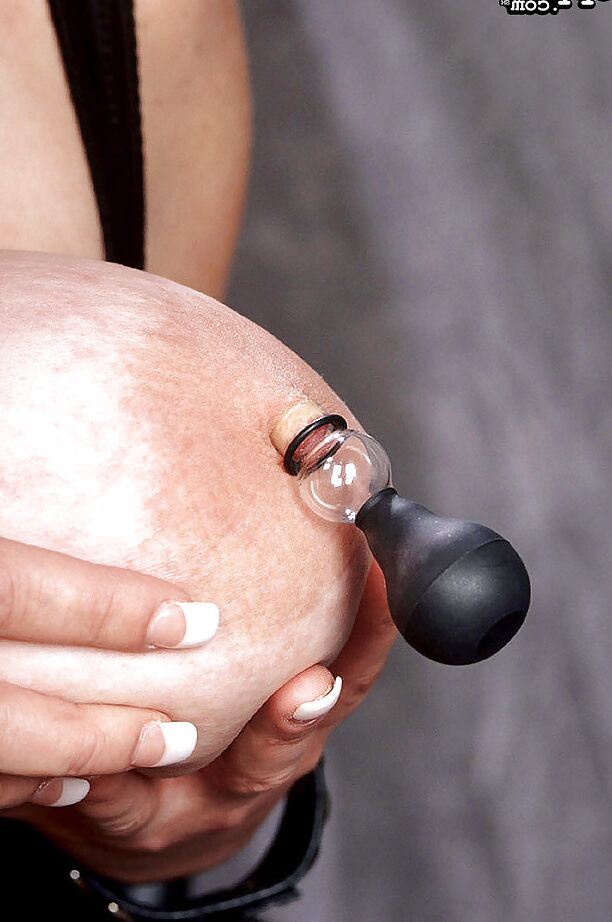 16P Collared MILF chubby Diane Poppos applies nipple clamps to huge breasts