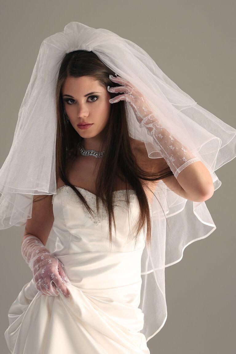 21P La novia sexy Little Caprice se quita el vestido de novia
