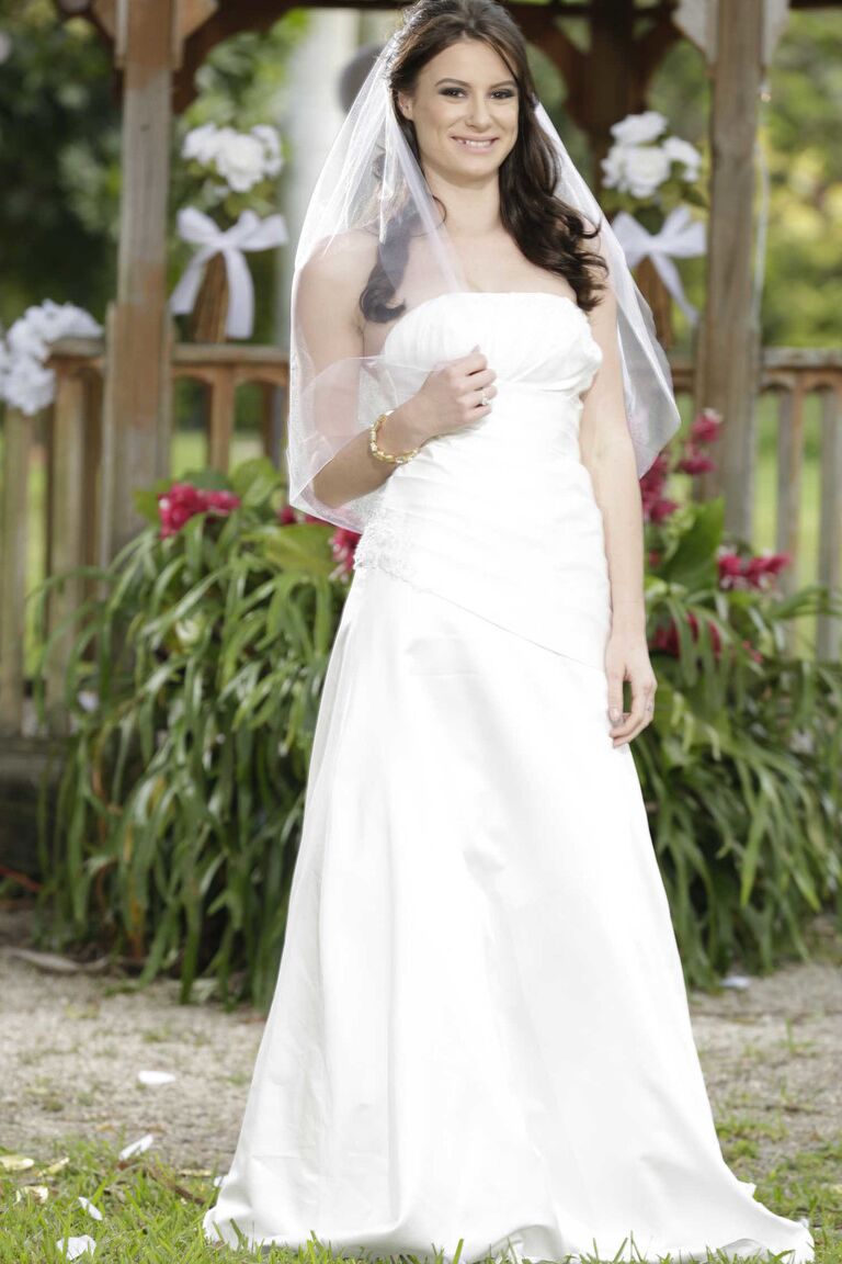 17P La hermosa novia Kymberlee Anne desnudándose el día de su boda