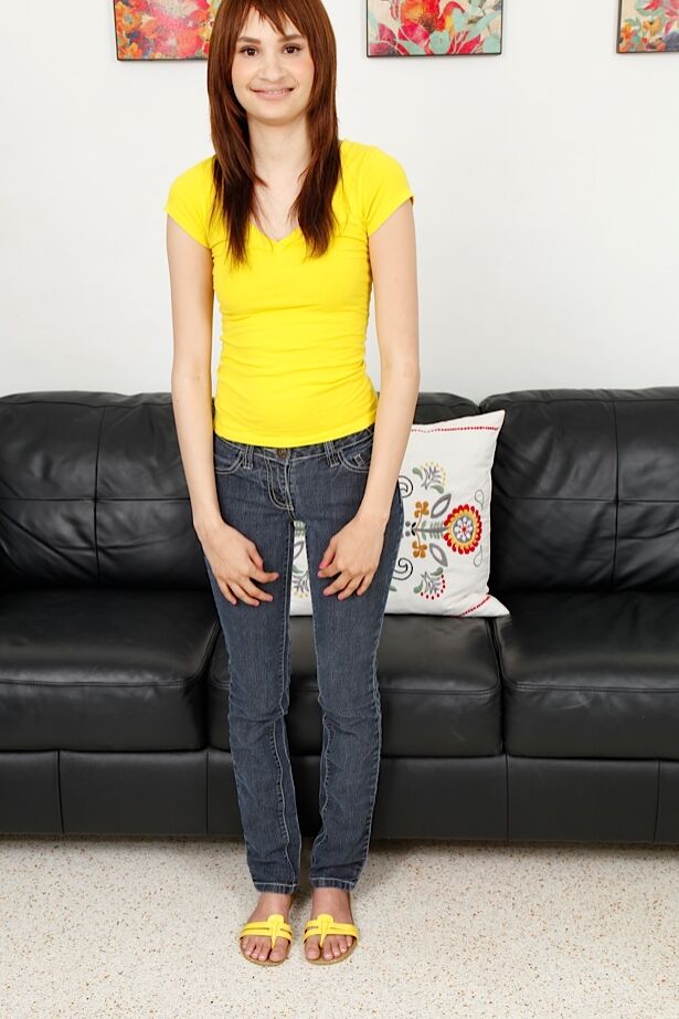16P First timer Jessi Grey pulls down her jeans and panties for nude shots