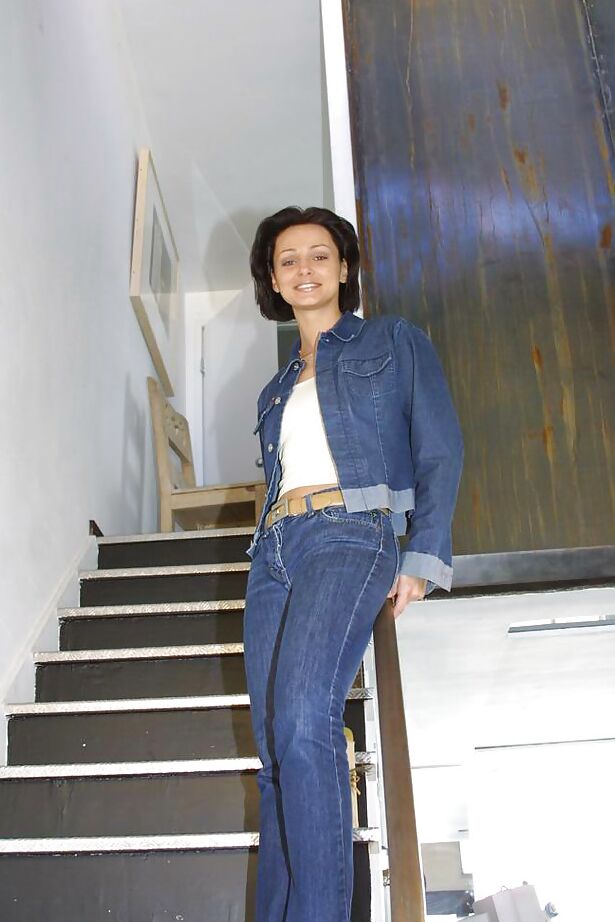 16P Big tit brunette in jeans Mona undressing and spreading pussy
