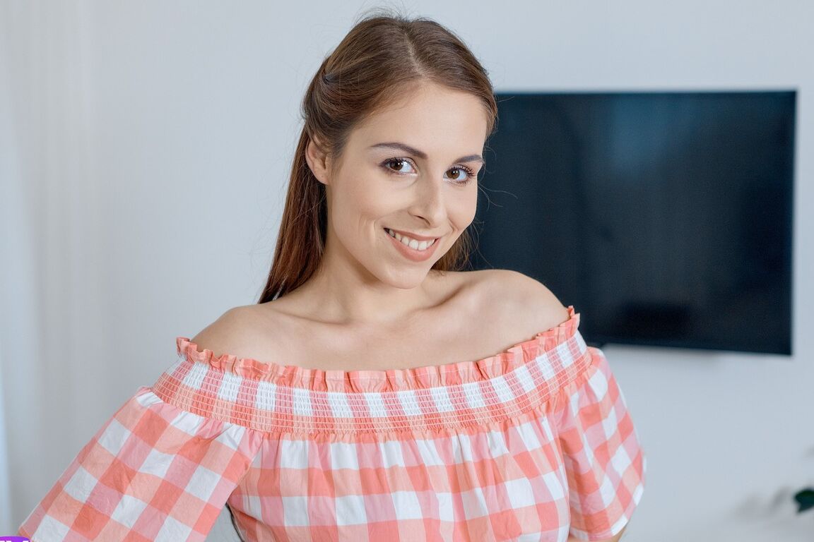 21P A linda gata tcheca Antonia Sainz fica nua e toca seu castor
