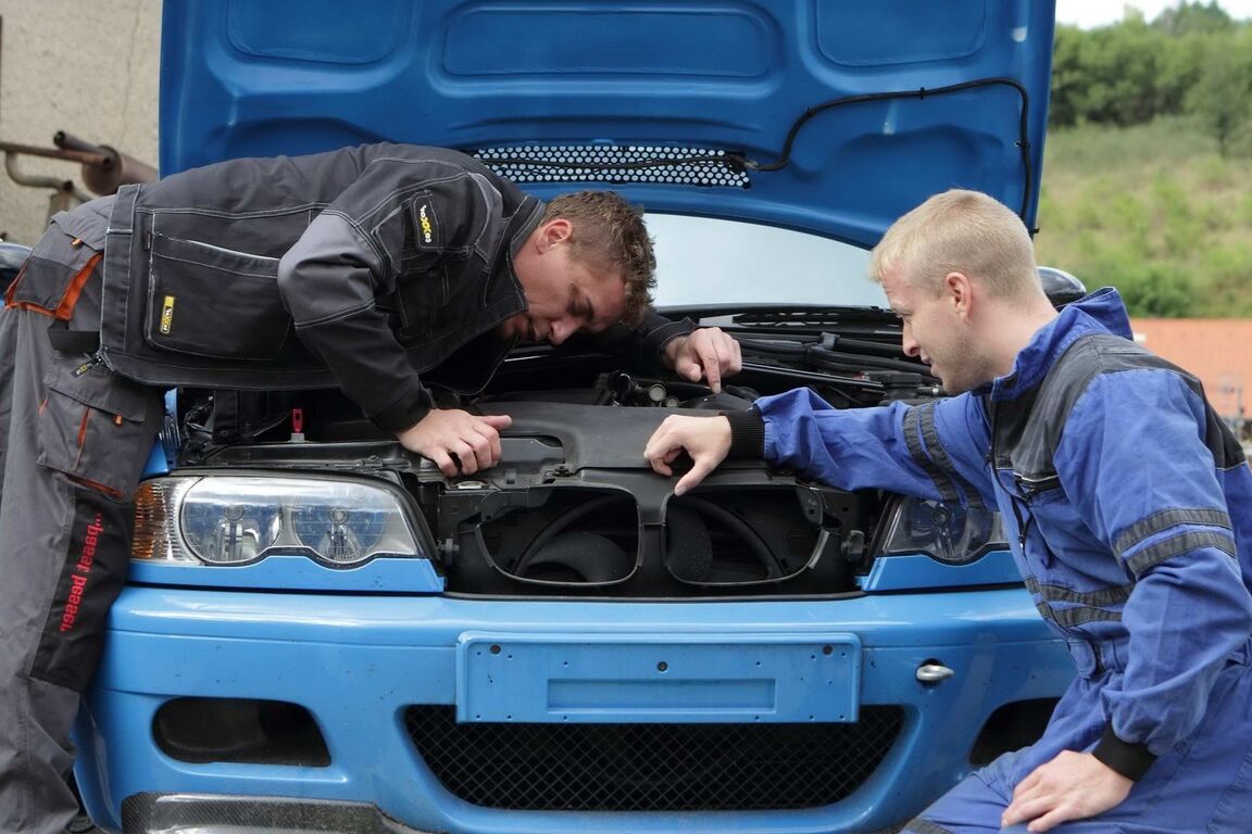 16P Nice teen Susan Ayn bangs two boys while they attempt to fix her vehicle