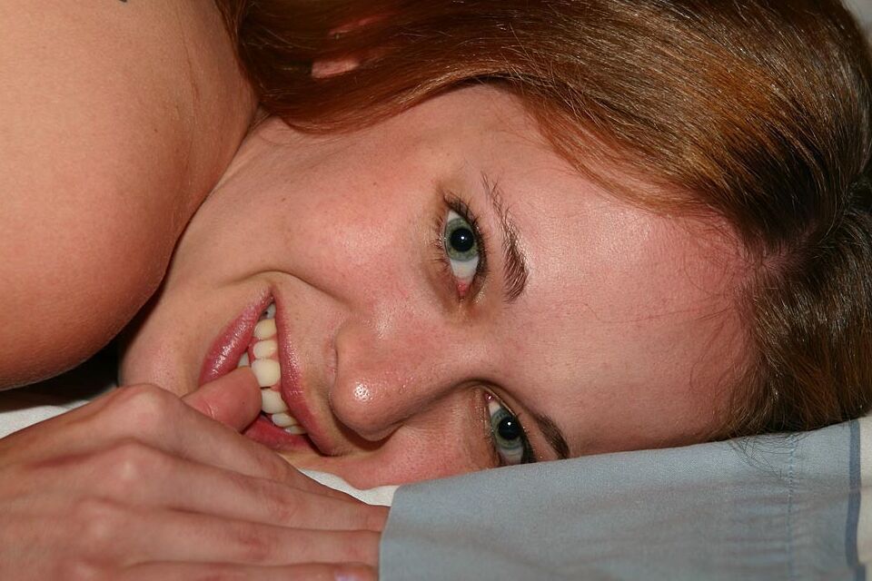 16P First timer Faye cracks a smile all throughout her nude shoot atop her bed
