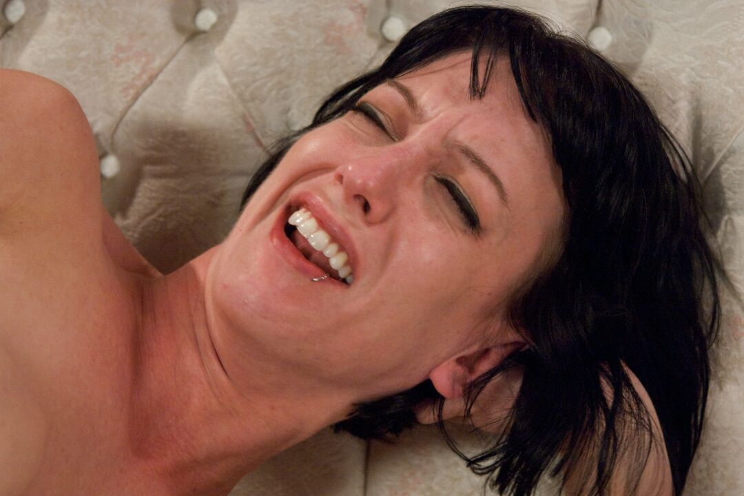21P Everything Butt Amber Rayne, Elise Graves, James Deen