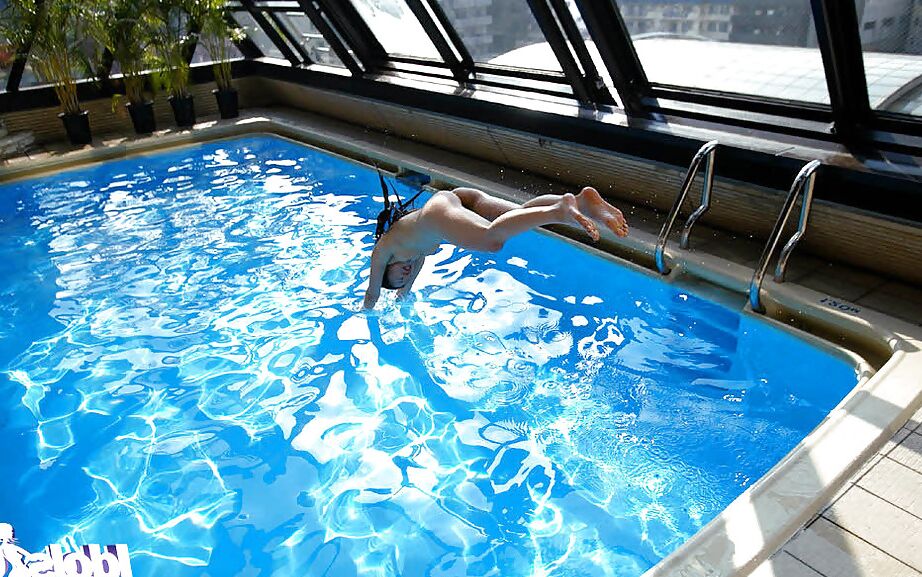 16P Naked asian hottie with hairy slit having fun in the pool