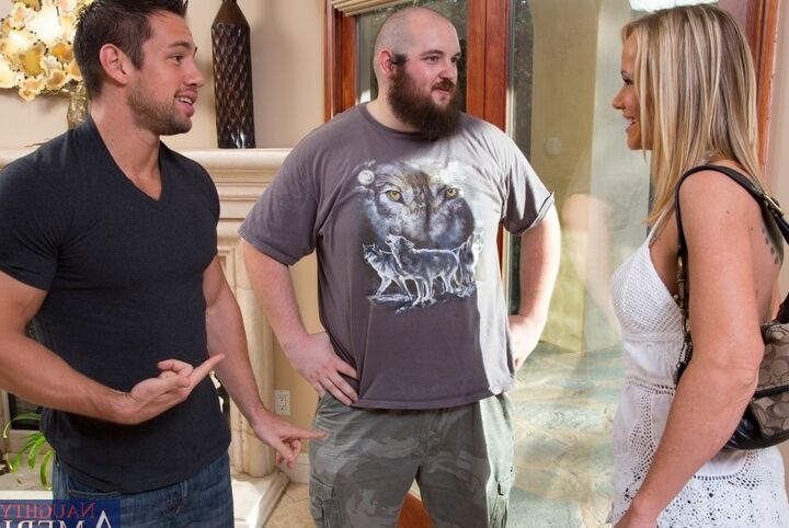 12P Hermosa puma rubia tetona tiene sexo caliente con un semental más joven para poder llegar al orgasmo