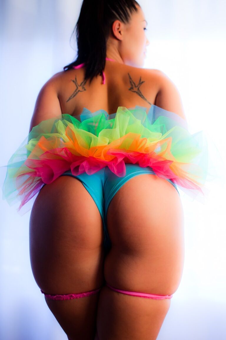15P Asian females Marica Hase and London Keyes take turns modeling solo