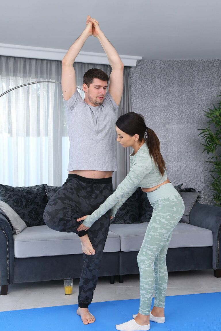 21P Sexy yoga instructor Alyssia Kent gets fucked by tall Kristof after practice