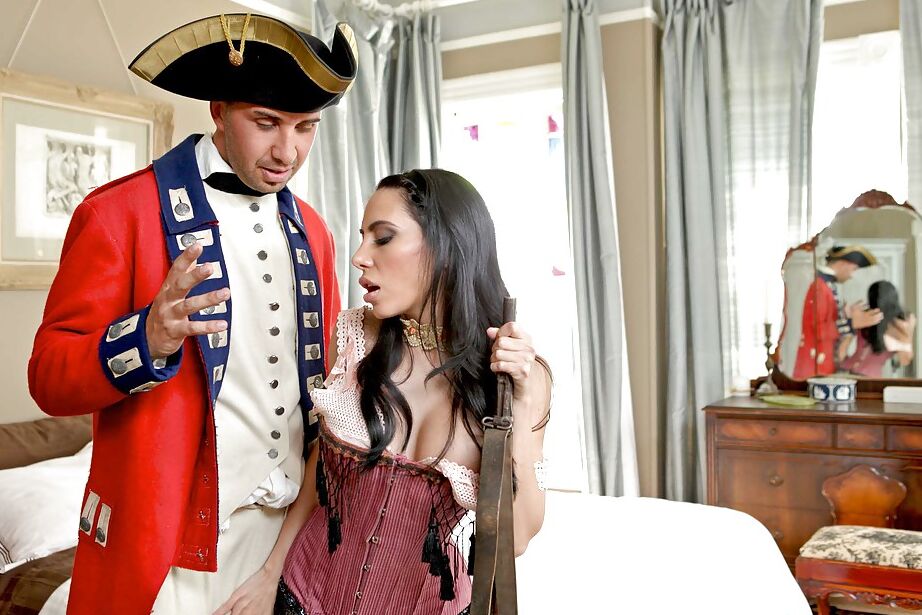 16P Amazing Lela Star ist verhaftet, aber sie bevorzugt sexuelle Bestrafung