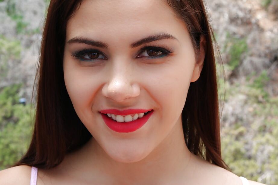 16P garota solo europeia Valentina Nappi liberando grande saque das calças de ioga