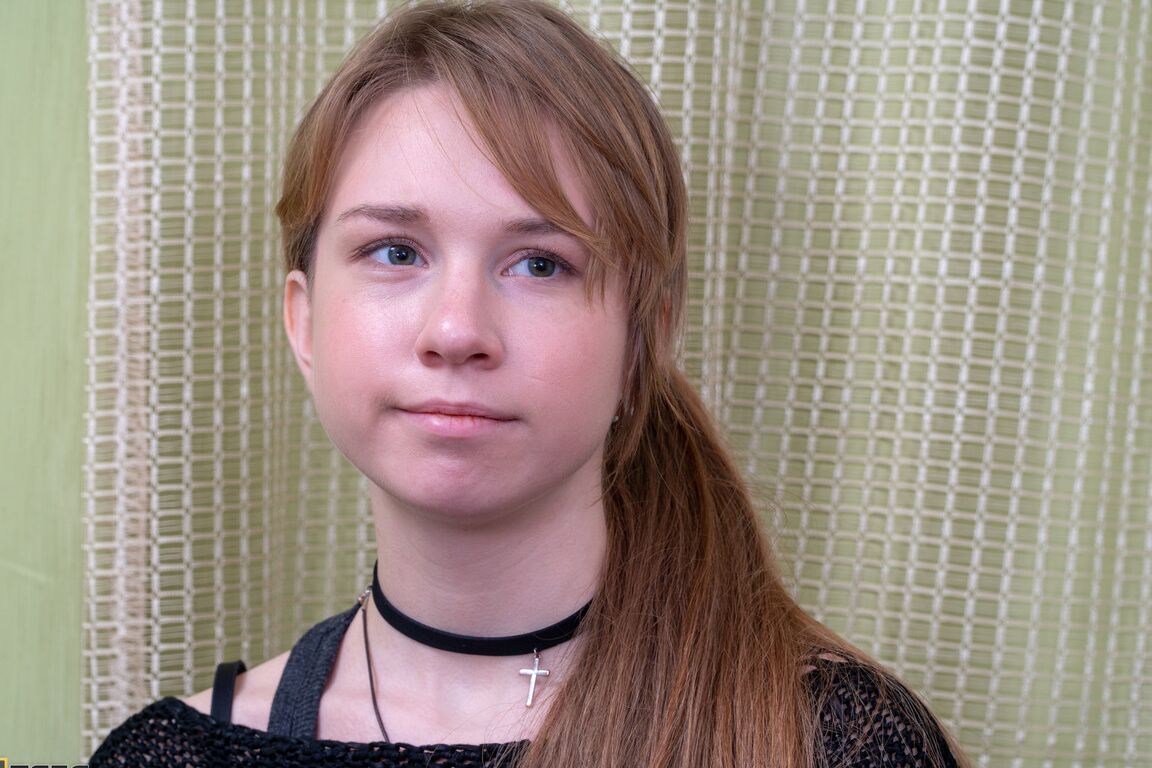 21P Teenage virgin Alice Klay getting boned and jizzed for the first time