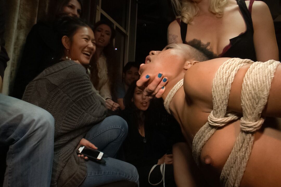 21P Public Disgrace ローレライ・リー、ニッキー・ダーリン、ラモン・ノマー