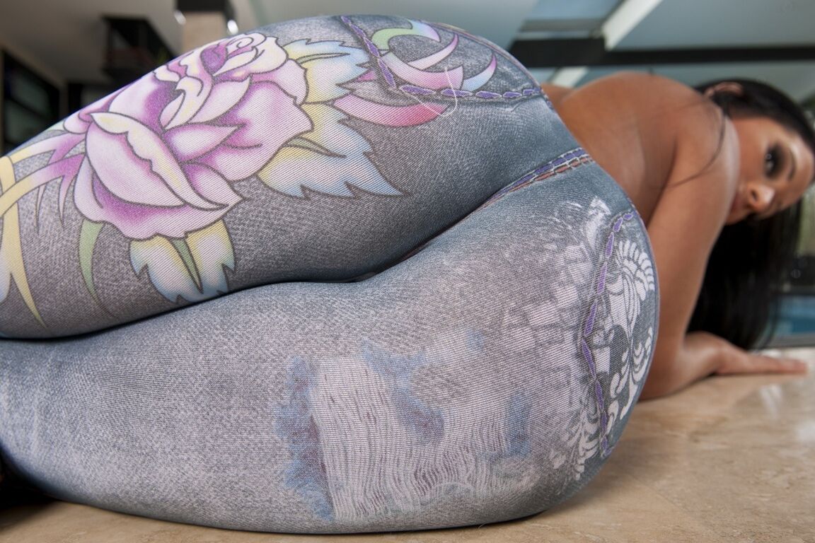 16P Monica Santhiago, la brésilienne super chaude, dévoile ses gros fesses