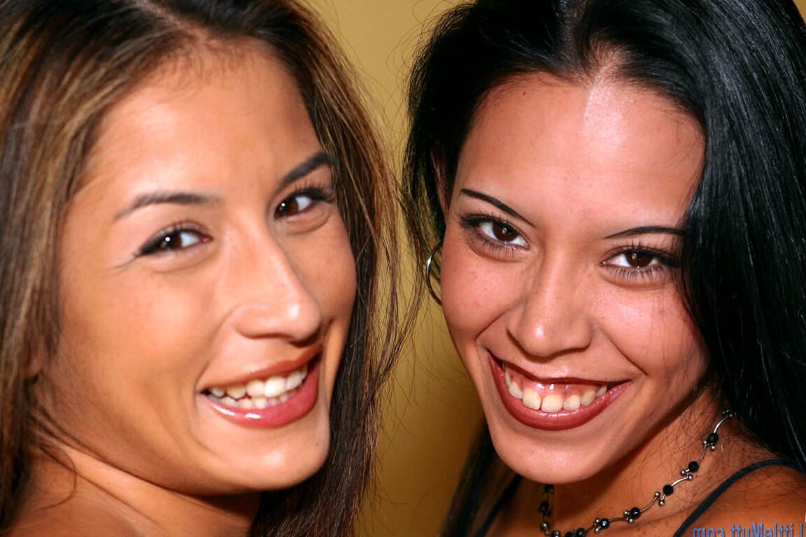 16P Latina Meninas Ramona, Domino brincando