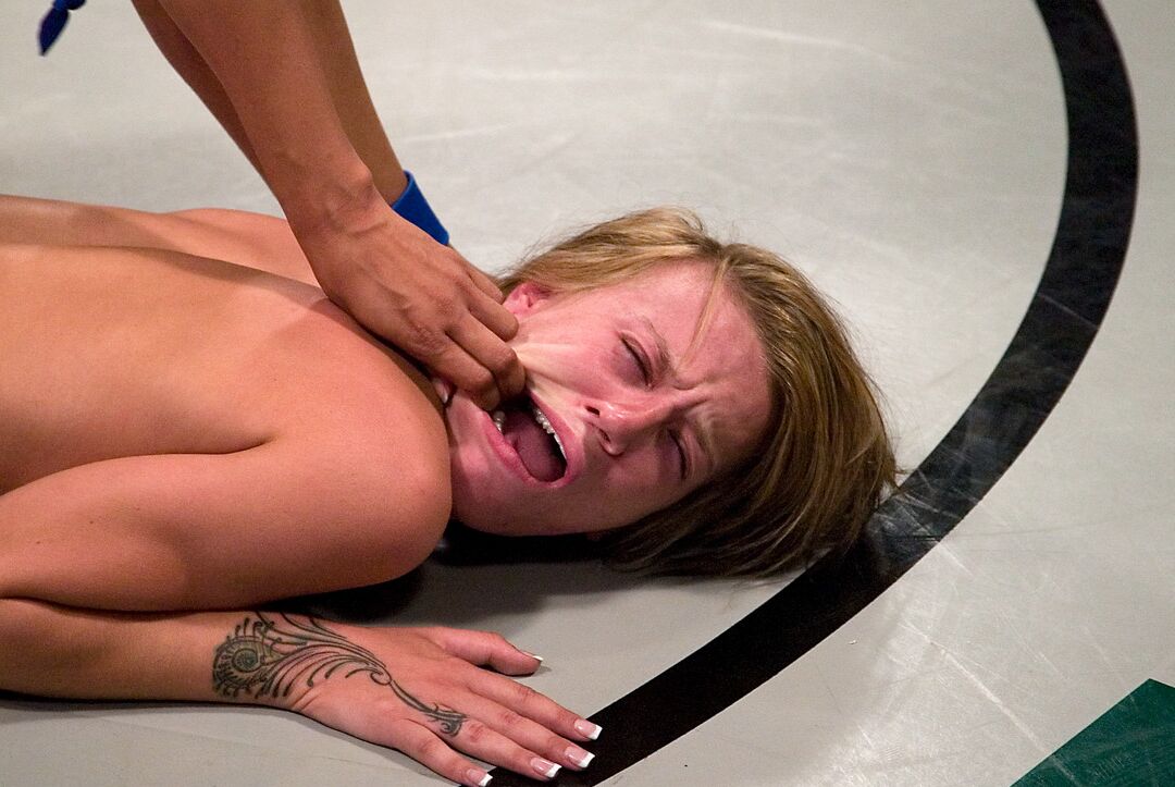 21P Ultimate Surrender Holly Wellin, Isis Love