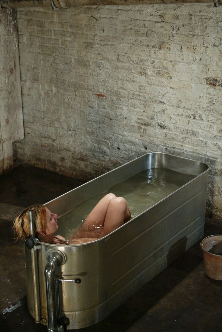 21P Eau Servitude Isis Love, Vendetta