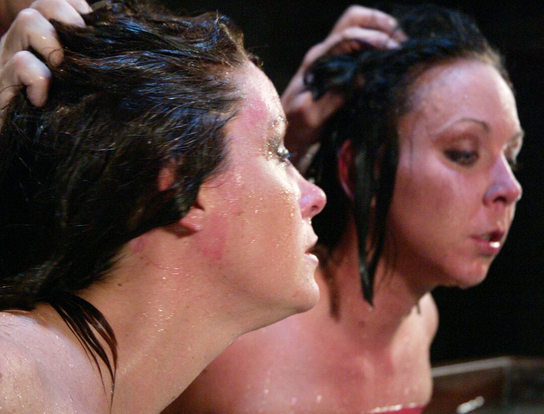 21P Wasser-Bondage Christina Carter, Julie Night