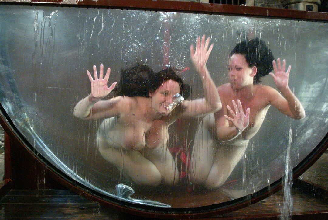 21P Wasser-Bondage Christina Carter, Julie Night