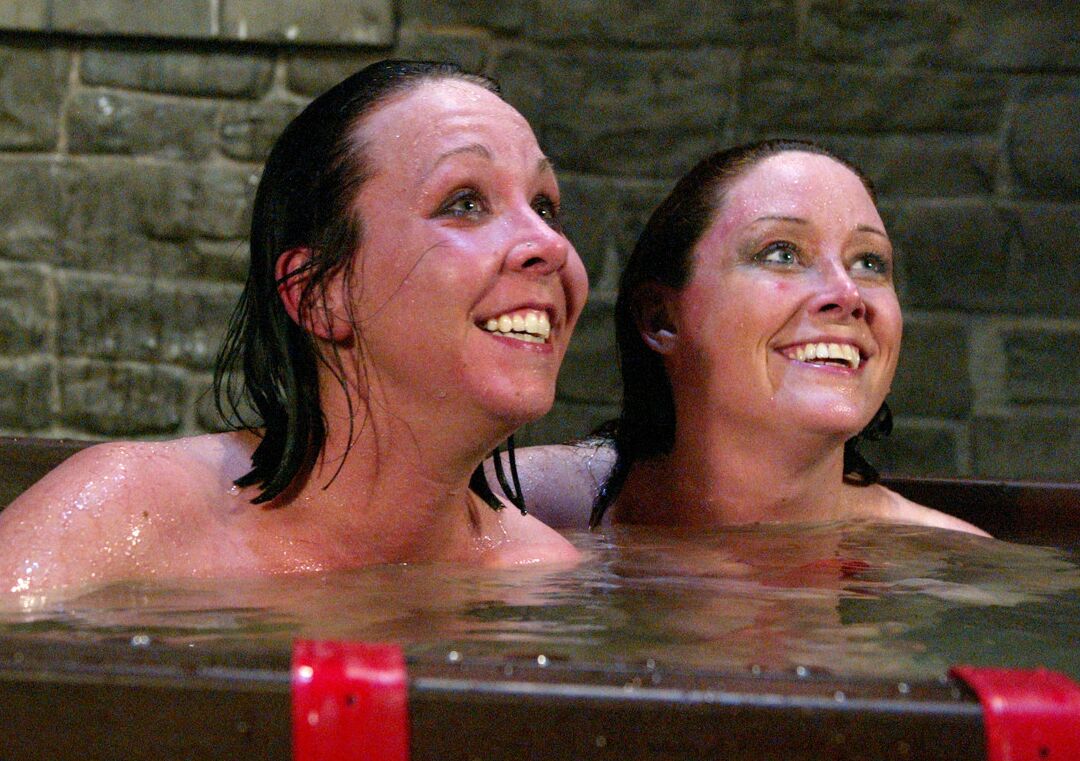 21P Wasser-Bondage Christina Carter, Julie Night