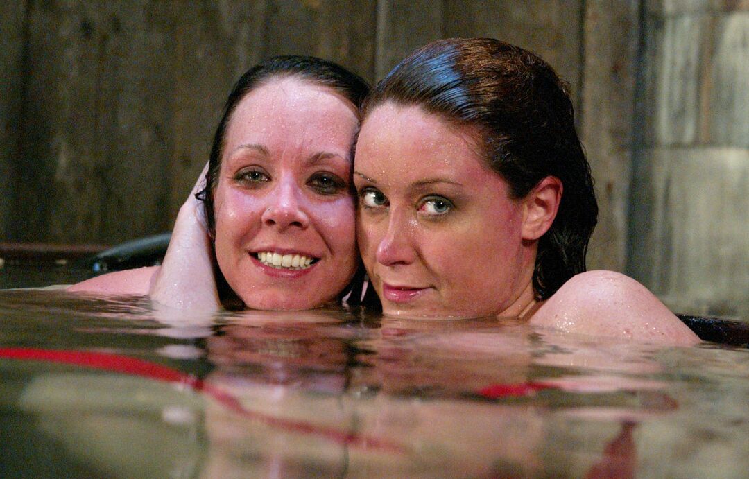 21P Wasser-Bondage Christina Carter, Julie Night