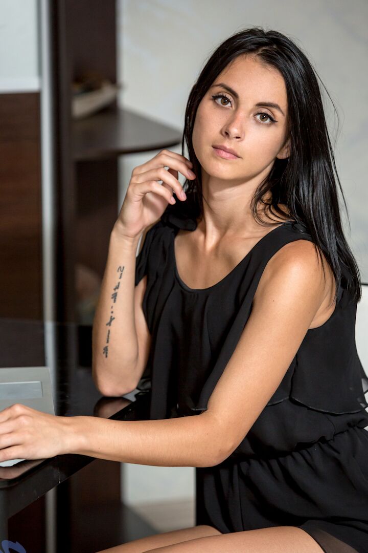 15P Dark haired college girl Alyssa K gives nude modeling a try before graduating