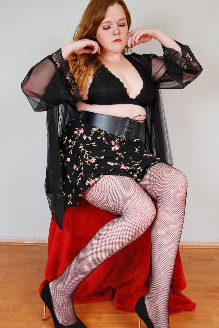 16P Natural redhead exposes her black underwear during upskirt action in nylons