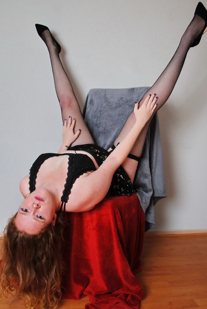 16P Natural redhead exposes her black underwear during upskirt action in nylons
