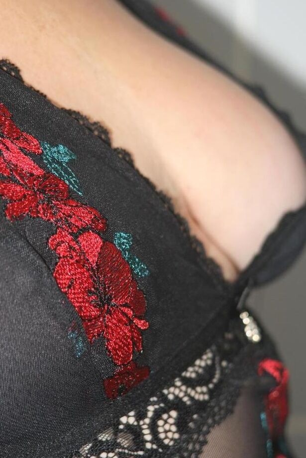 20P Nan Valgasmic Exposed de cabelos curtos perde os seios por causa da lingerie sensual