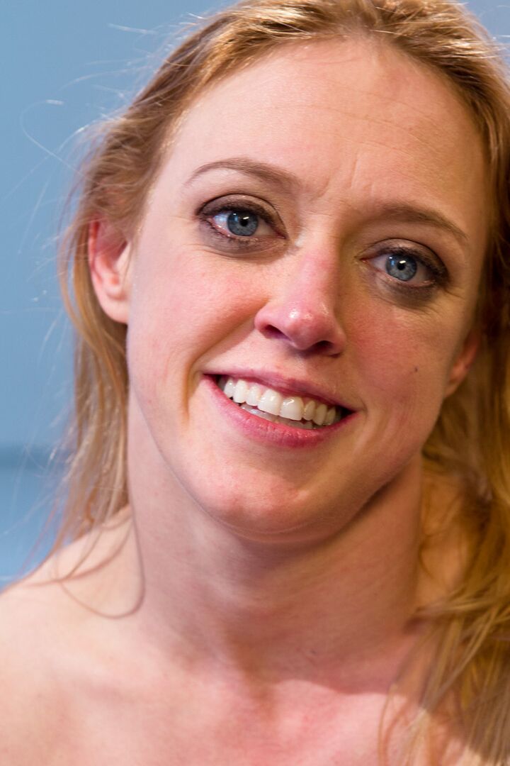 21P Der schmutzige Pornostar Lorelei Lee steckt elektrische Spielzeuge in die Möse der vollbusigen Dee Williams