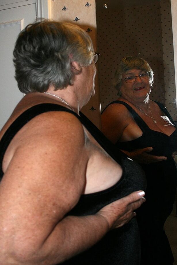 20P Obese UK senior citizen Grandma Libby goes naked on a loveseat in stockings
