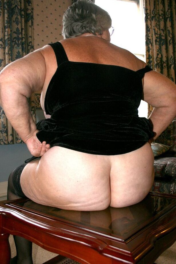 20P Obese UK senior citizen Grandma Libby goes naked on a loveseat in stockings
