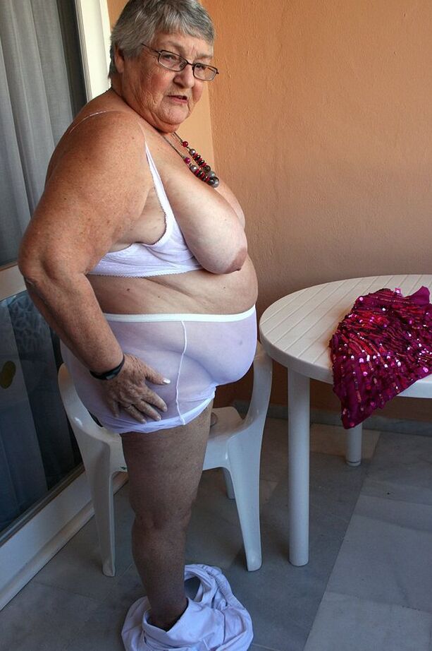20P Obese grandmother GrandmaLibby parts her labia lips after disrobing on balcony