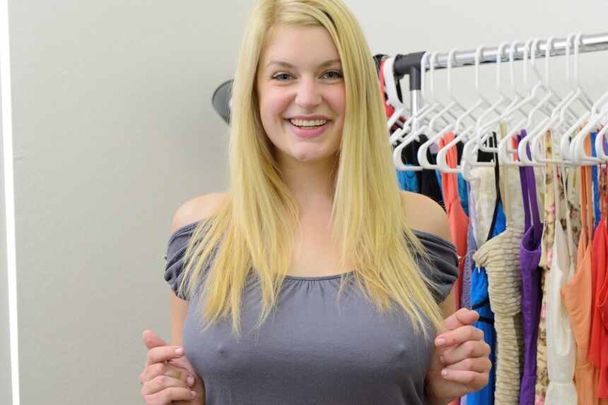 15P Die vollbusige Blondine Danielle zeigt im Uniformladen ihre großen Titten und ihre kahle Muschi