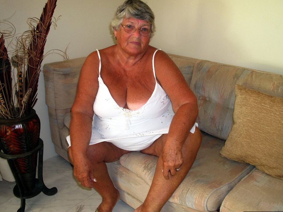 20P Fat lady Grandma Libby bares her saggy tits and big ass while on a couch
