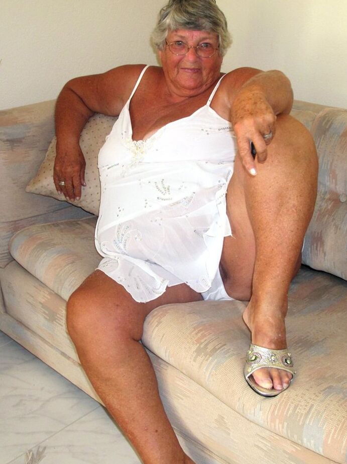 20P Fat lady Grandma Libby bares her saggy tits and big ass while on a couch