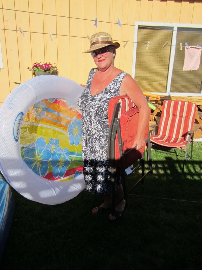 20P Fatty mature granny Girdle Goddess peels to enjoy wading pool skinny dip