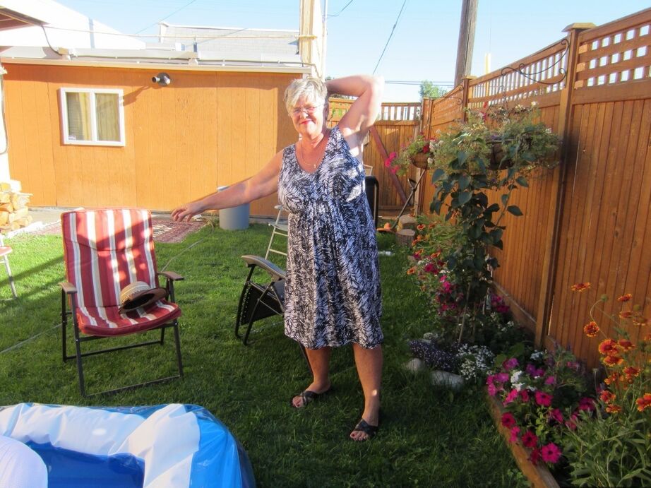 20P Fatty mature granny Girdle Goddess peels to enjoy wading pool skinny dip