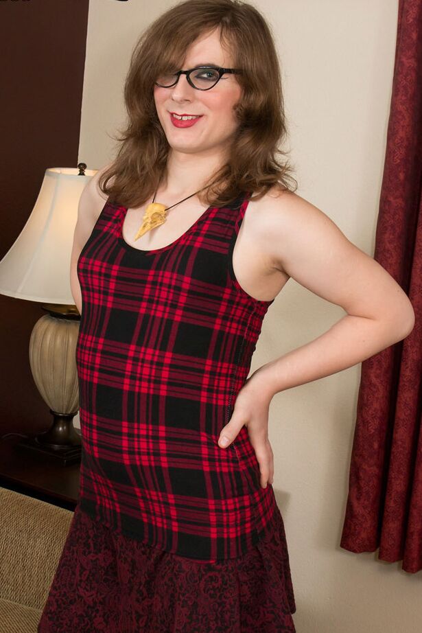 15P Lucy Sioux is a power bottom that has a big cock She stands 5'8&34 She loves